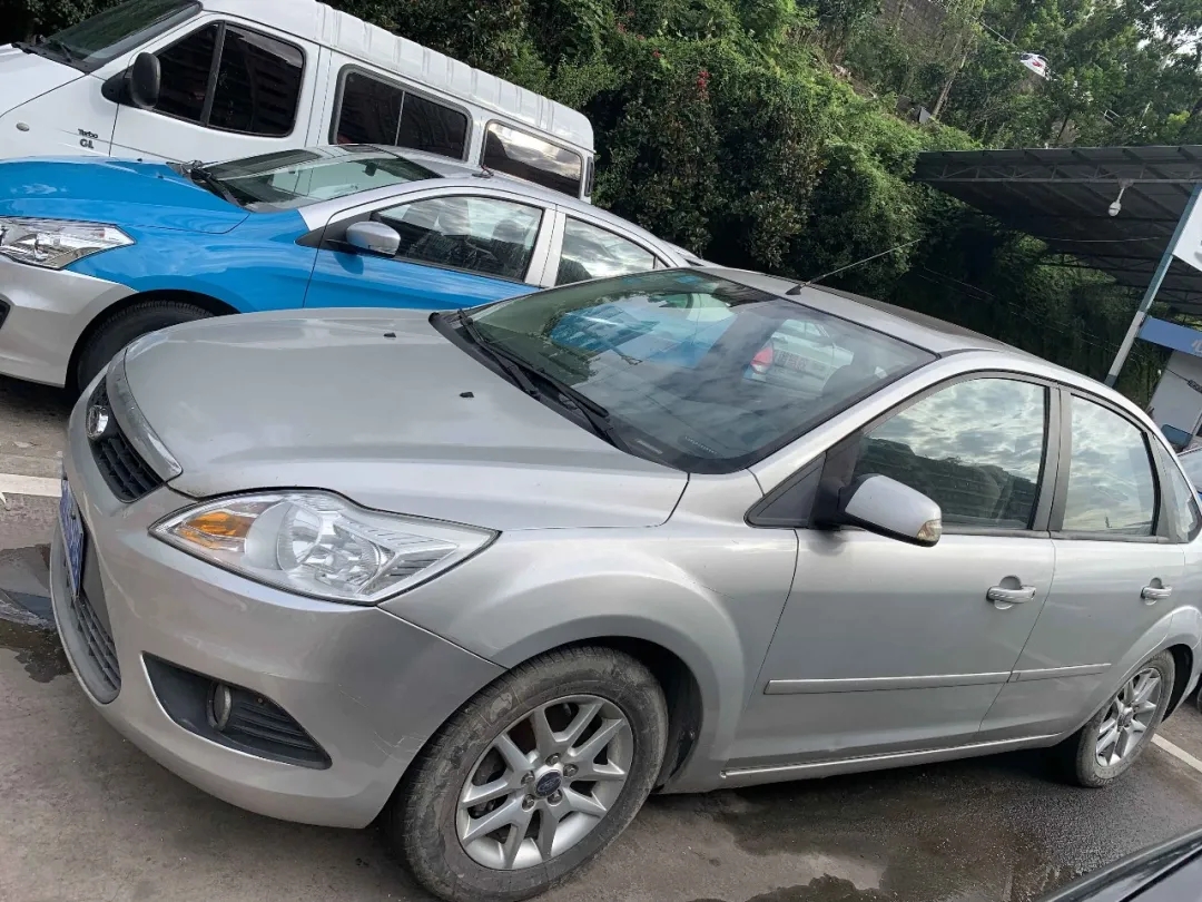 公開(kāi)拍賣(mài)福克斯、上海別克牌機(jī)動(dòng)車(chē)