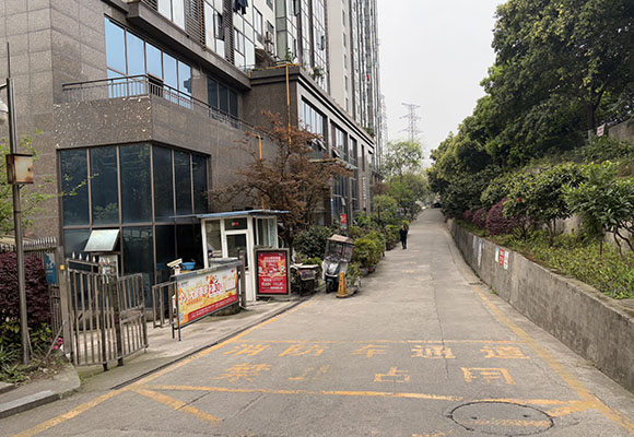 長(zhǎng)江現(xiàn)代城4個(gè)車(chē)位第二次拍賣(mài)